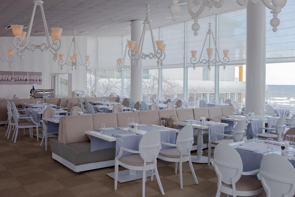 יוראטה Hotel Bryza Resort & Spa מראה חיצוני תמונה